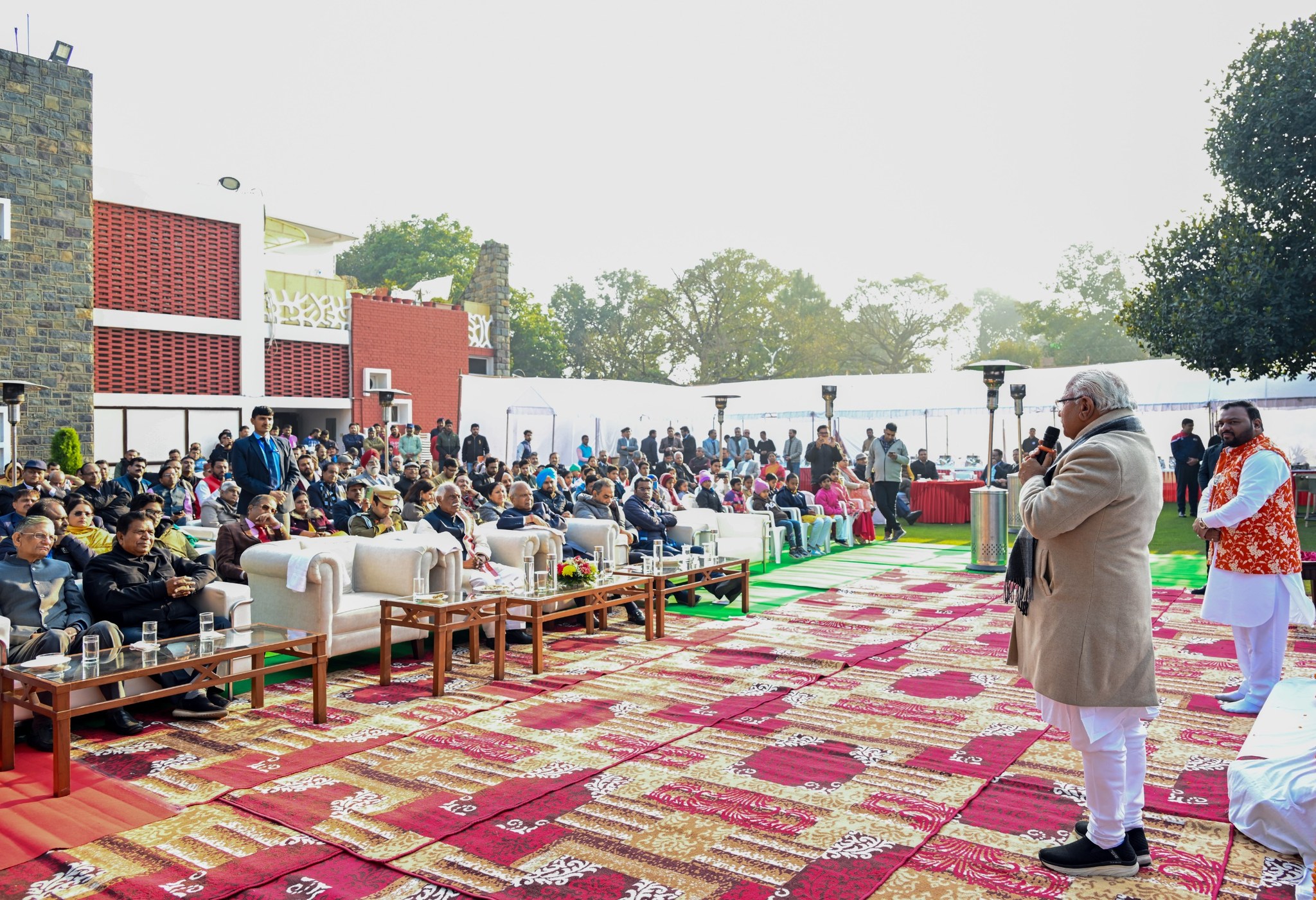 Harmonious Devotion: CM Manohar Lal Khattar Sings in Spiritual Evening Ahead of Ayodhya Pilgrimage